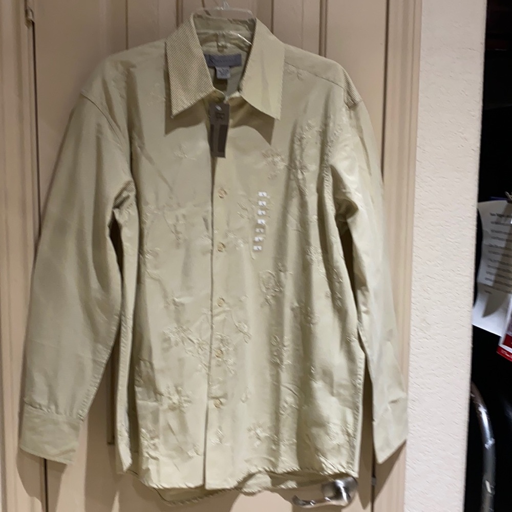 R&R Casuals button down women’s shirt. S-L